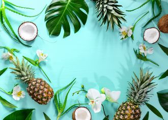 tisk-na-platno-tropicka-kompozice-ananas-a-palmove-listy